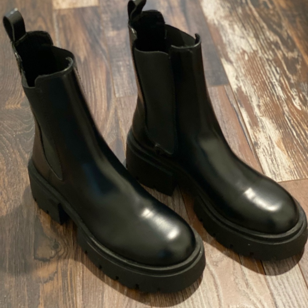 H&M Platform Chelsea Boot NWOT